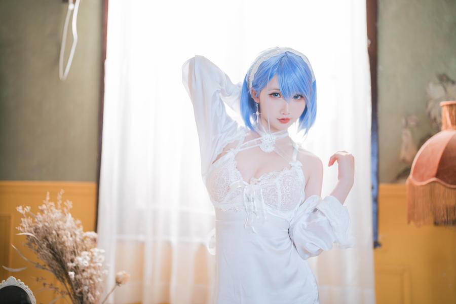 c766b7edf7340-0