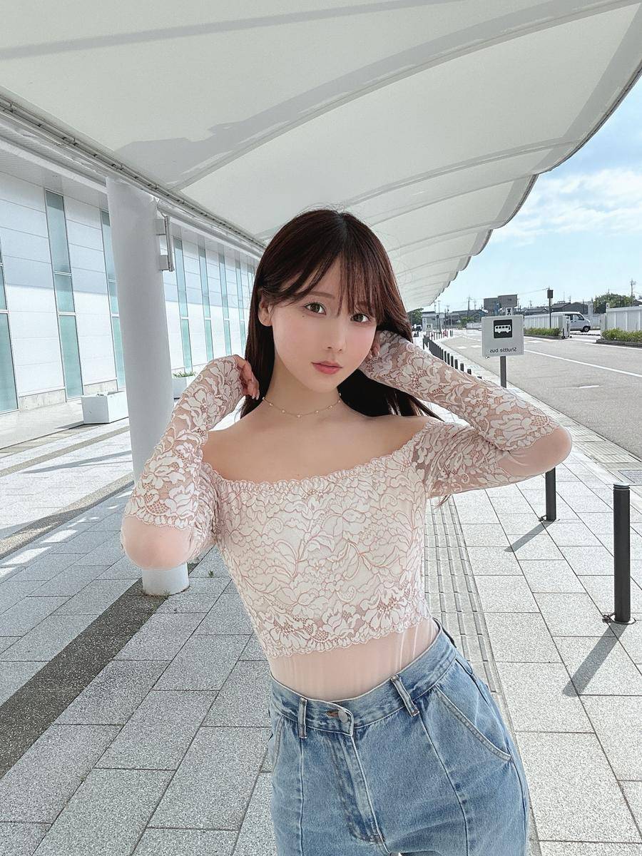 4b2cb18b992ad-0